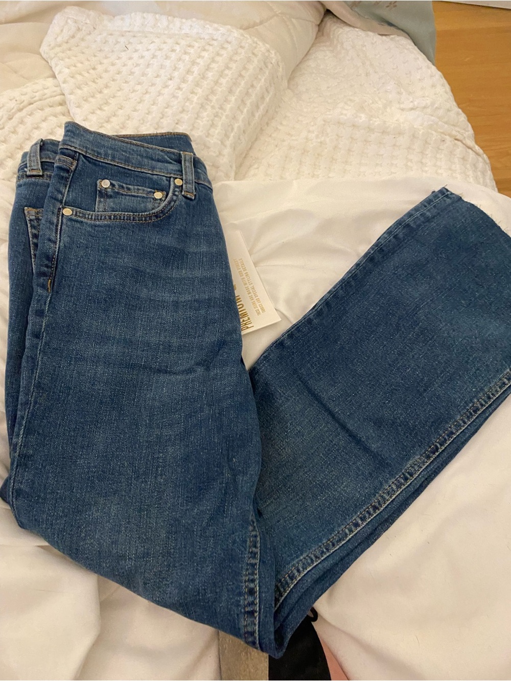Mng jeans cropped flare . Size 4. NWT
